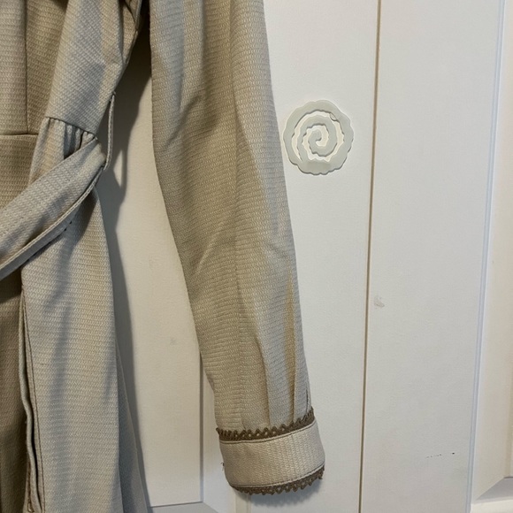 Woman’s Trench Coat / Jacket from Japan. - Picture 3 of 6